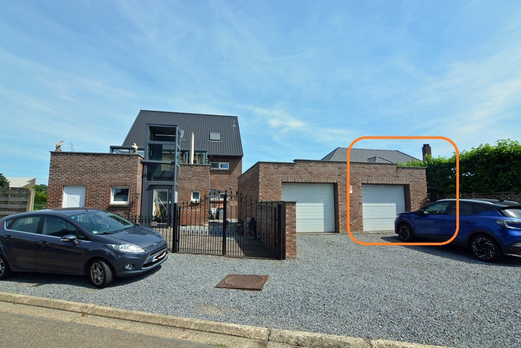 Gelijkvloers appartement met 3 slpks, veranda, tuin en garage 