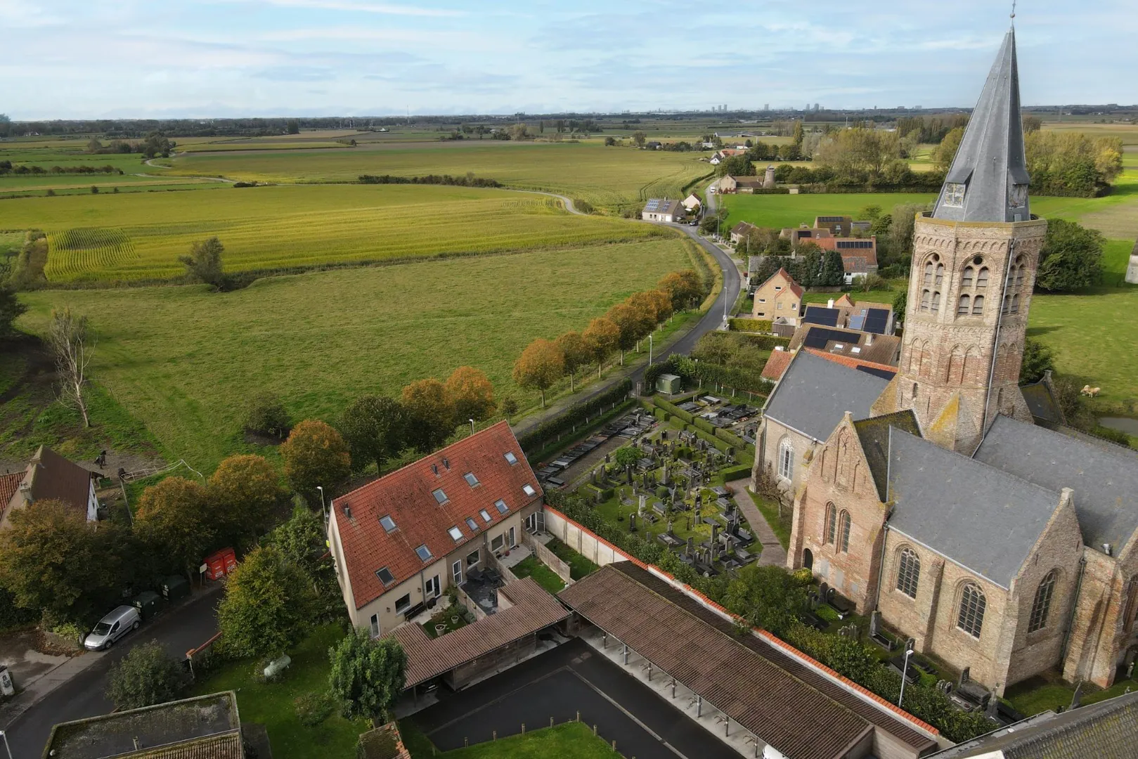 Halfopen bebouwing in het hart van Stalhille – Instapklaar en energiezuinig!
