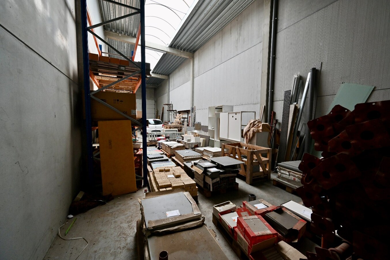 RECENTE RUIME LOODS OP CENTRALE LIGGING TE BREDENE 