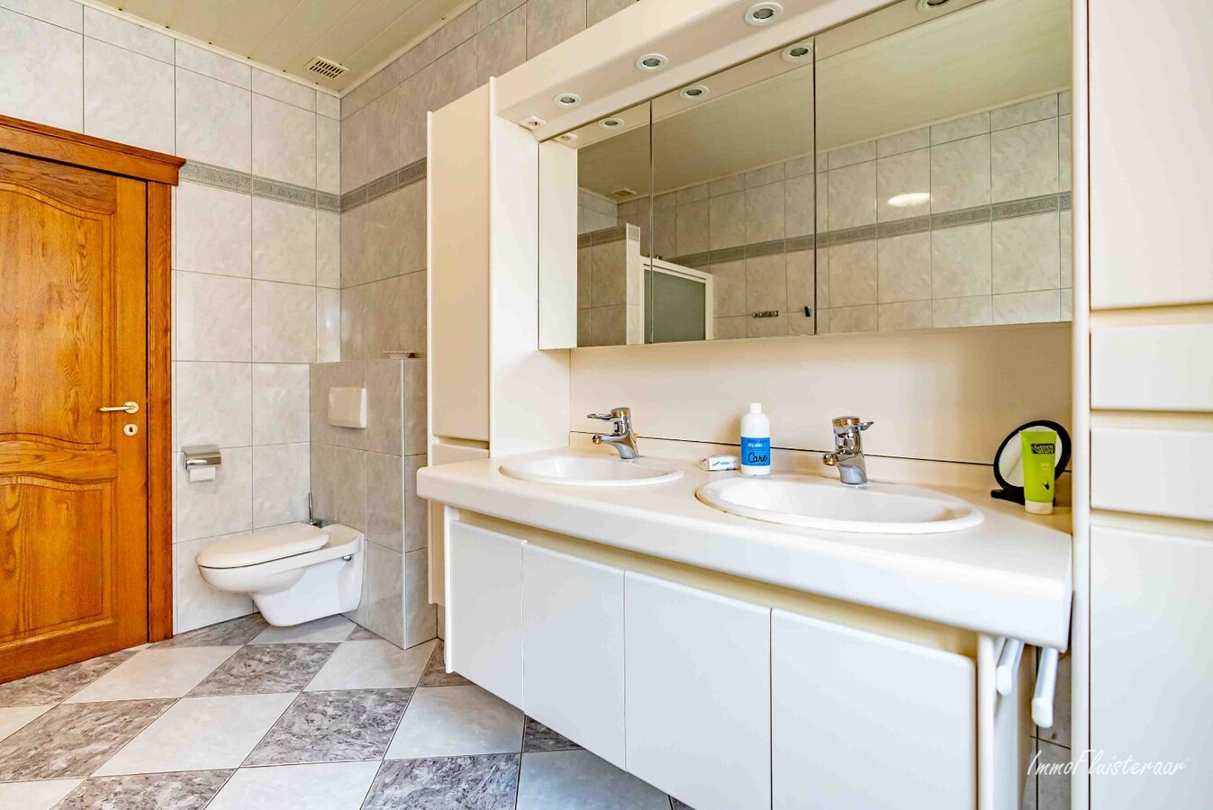 Grande maison avec des prairies et une serre sur environ 1,2 ha à Hoogstraten 