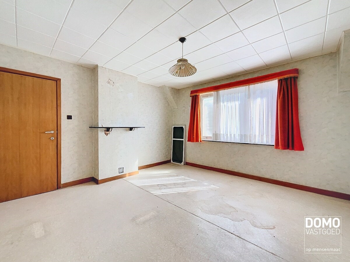 TE RENOVEREN HALFOPEN WONING MET TUIN EN GARAGE OP 8A 67CA TE KURINGEN 