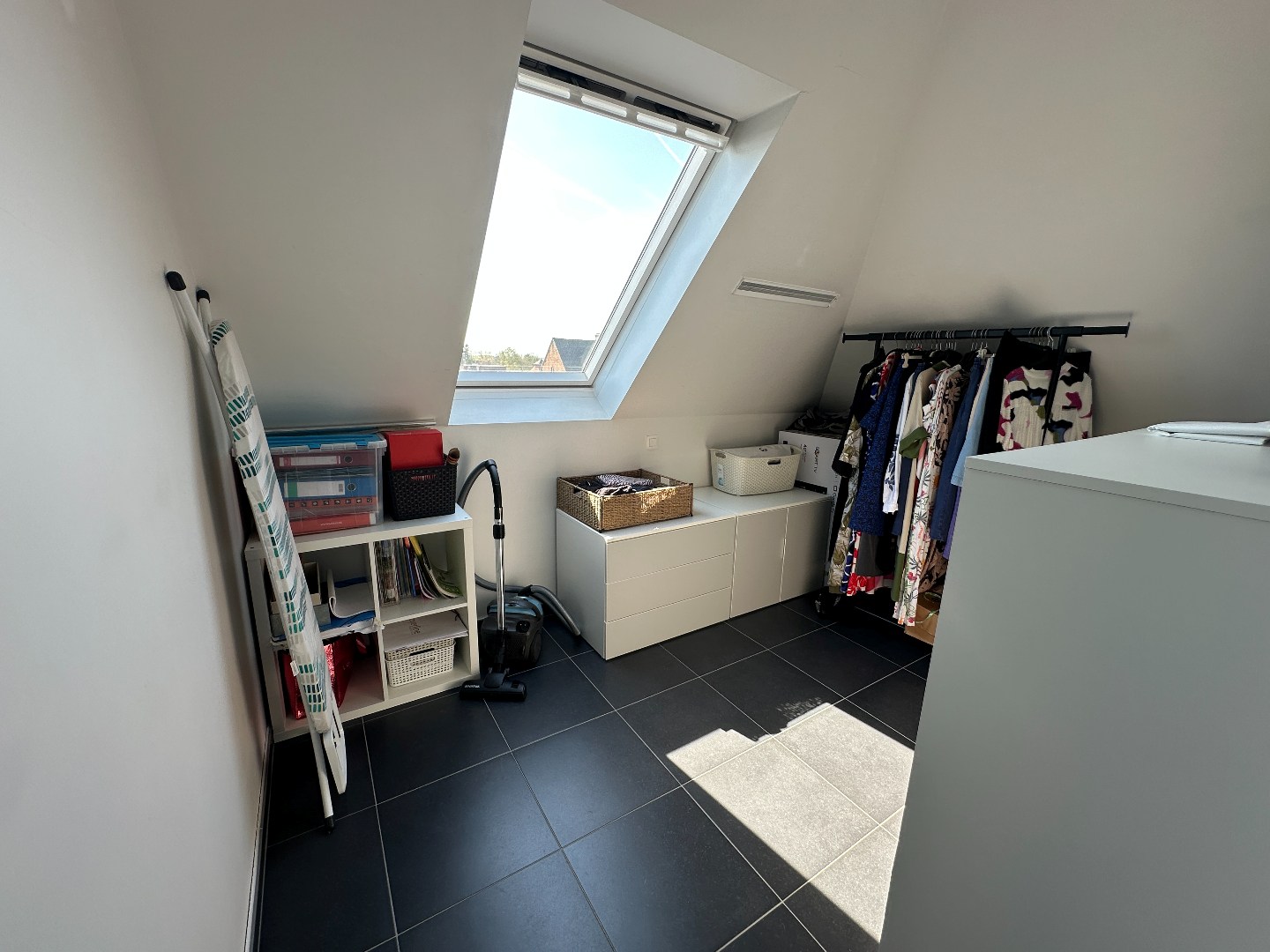 Instapklaar 2-slp appartement met terras én garage, Torhout Wijnendale 