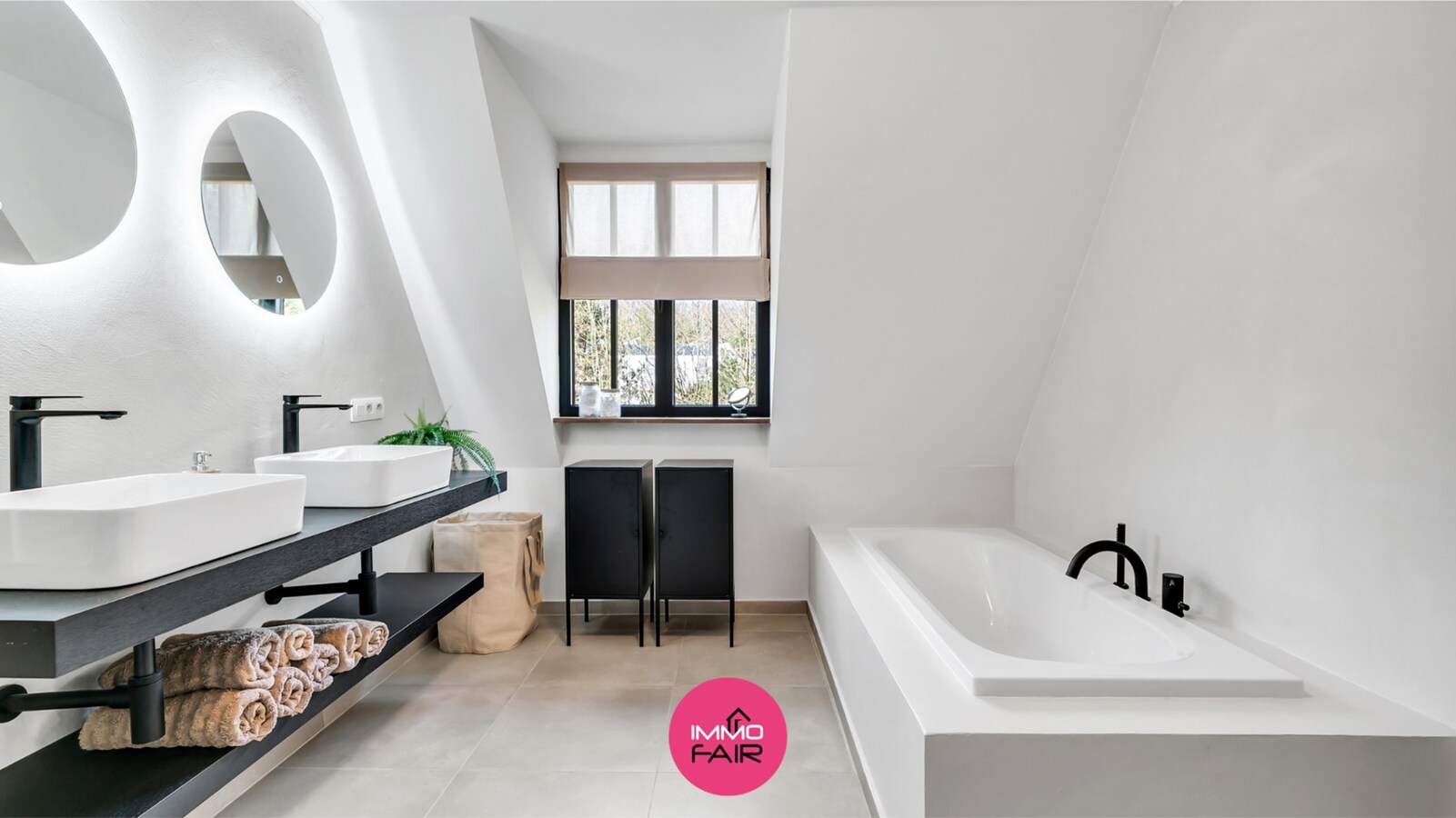 Exclusieve, karaktervolle villa met authentieke elementen in rustige, bosrijke omgeving 