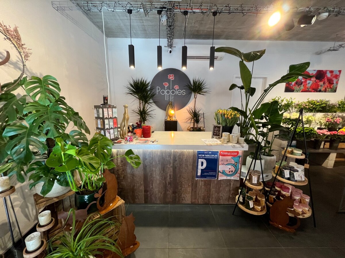 Gelijkvloers handelspand (winkel of kantoor). 