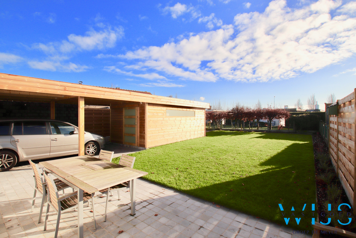 TOTAAL Gerenoveerde bungalow op een TOPlocatie in ERTVELDE ! 