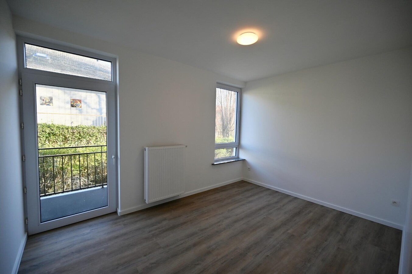 MAGNIFIEK GERENOVEERD APPARTEMENT MET GARAGE OP ZUCHT VAN ZEE 