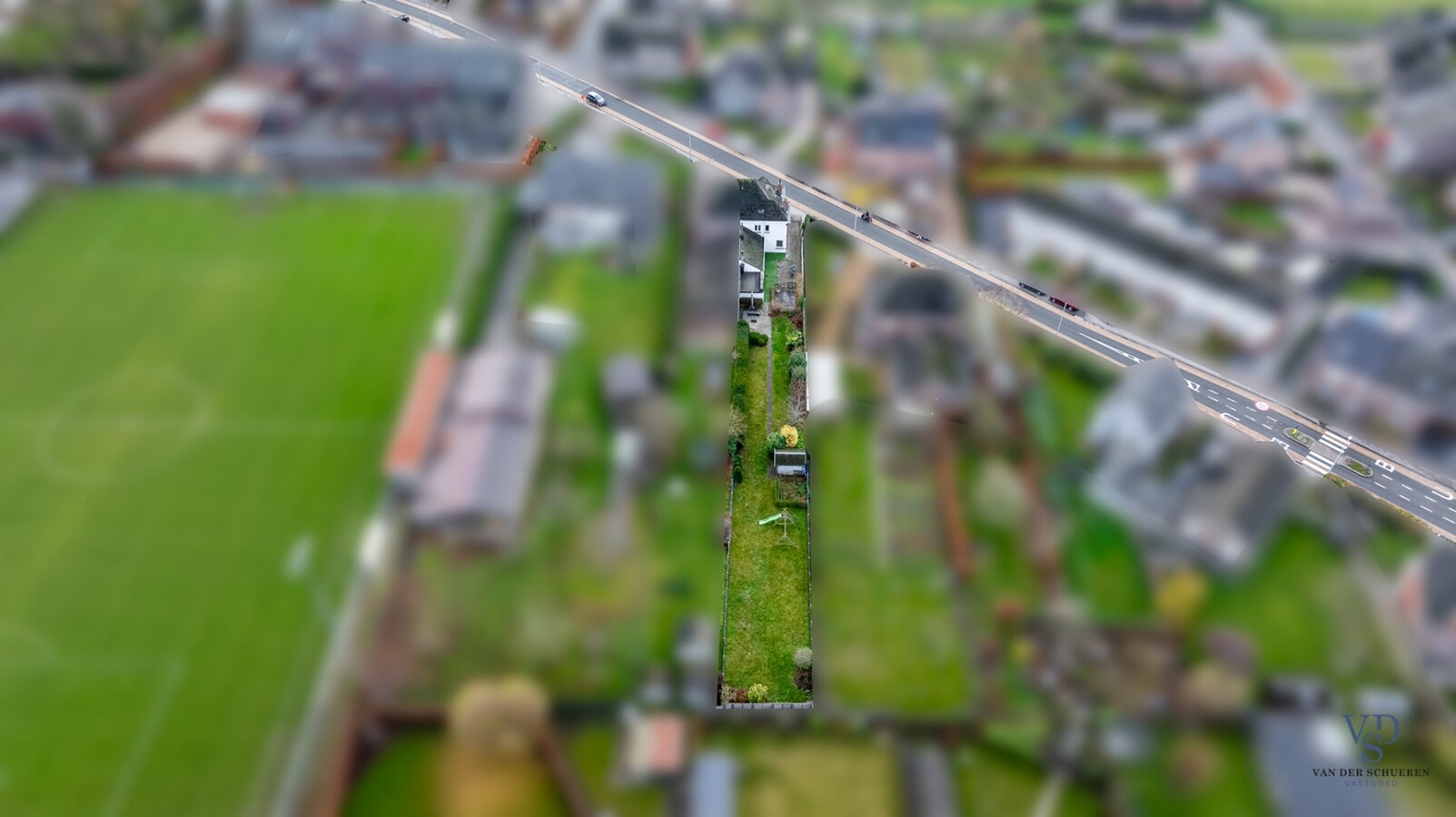 Ruime, deels gerenoveerde Half Open Bebouwing 