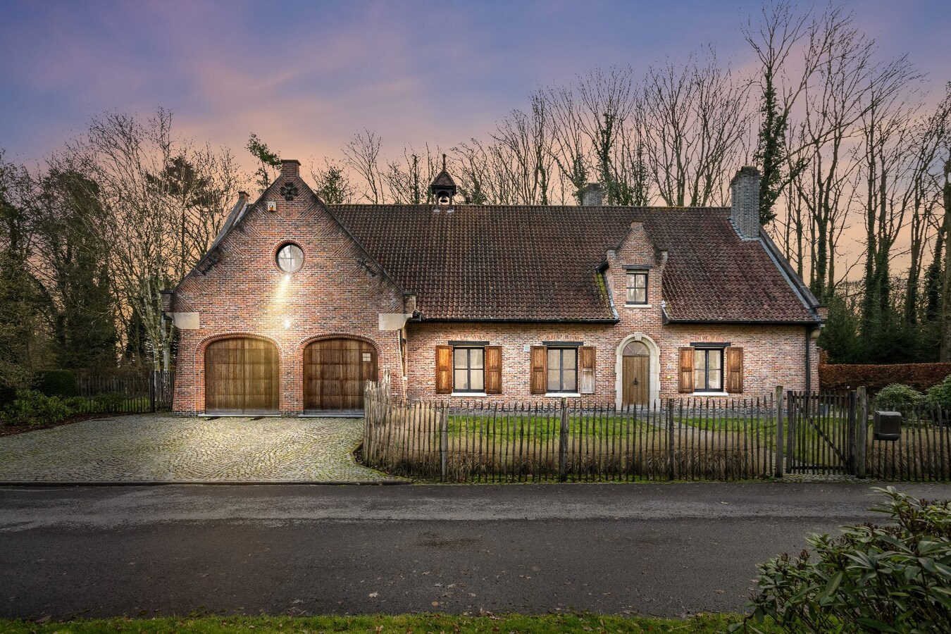 Uniek gelegen villa op ruim perceel van 2009m² 