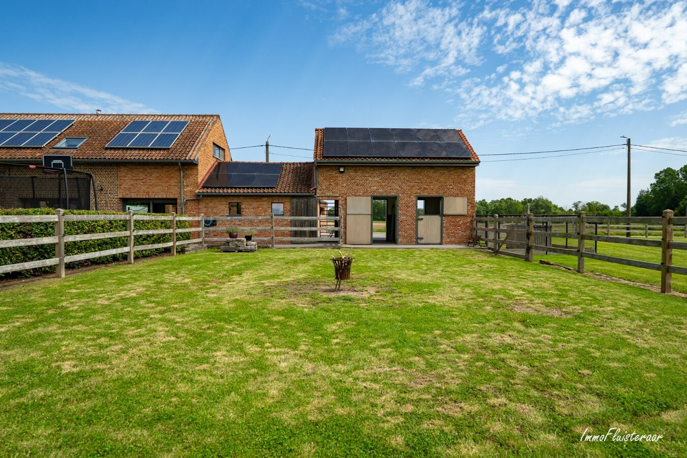 Unieke, gerenoveerde hoevewoning met paardenfaciliteiten, bijgebouwen, uitzonderlijk potentieel en zeer bereikbare ligging 