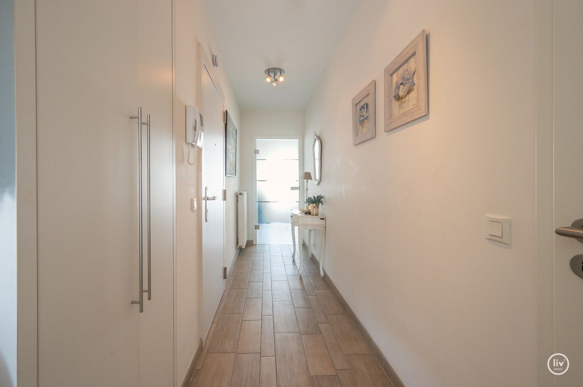 Instapklaar  2-slaapkamerappartement op een centrale ligging te Bayauxlaan in Knokke. 