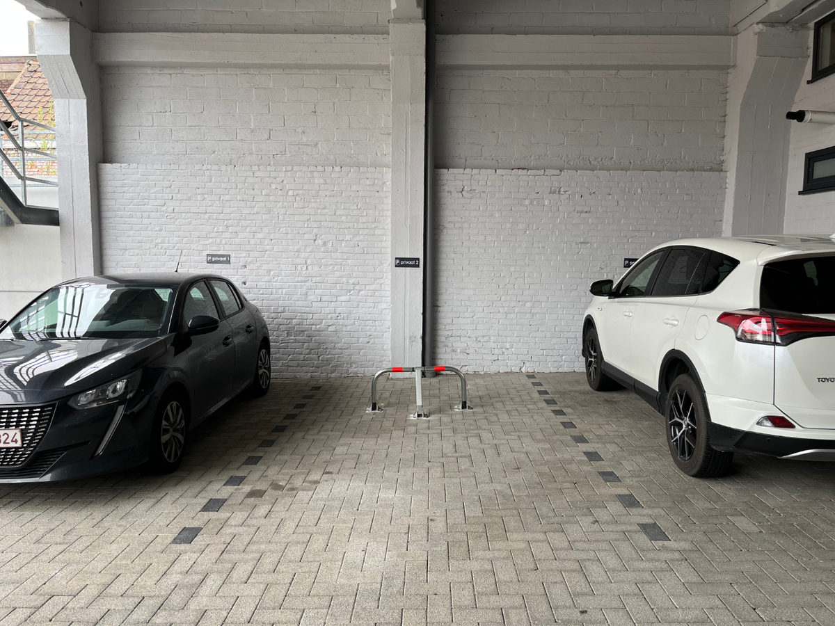 Uitstekend gelegen, overdekte parkeerplaats te centrum Gavere 