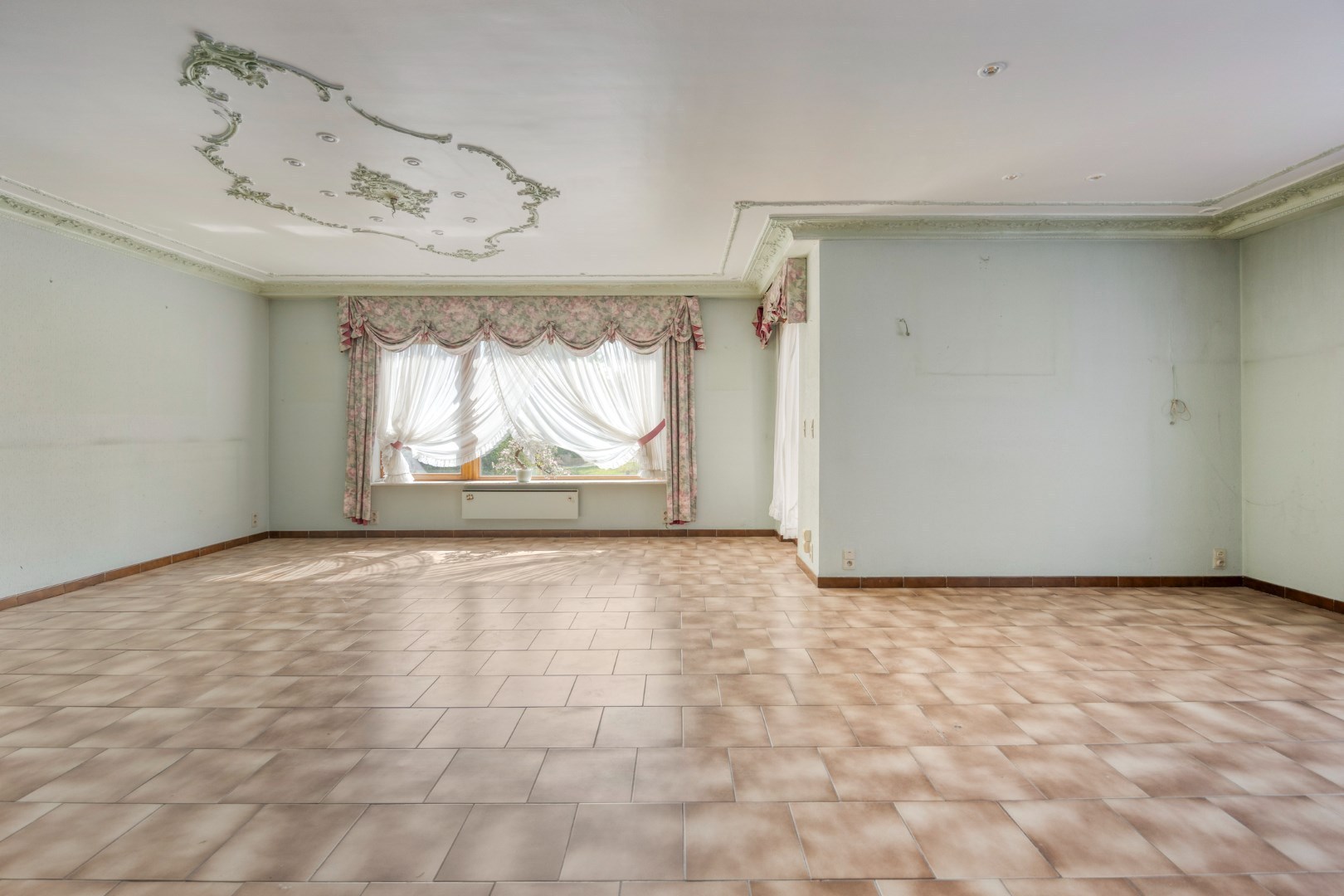 BUNGALOW – 2/4 kamers, dubbele garage &amp; kelders – 1650 BEERSEL 