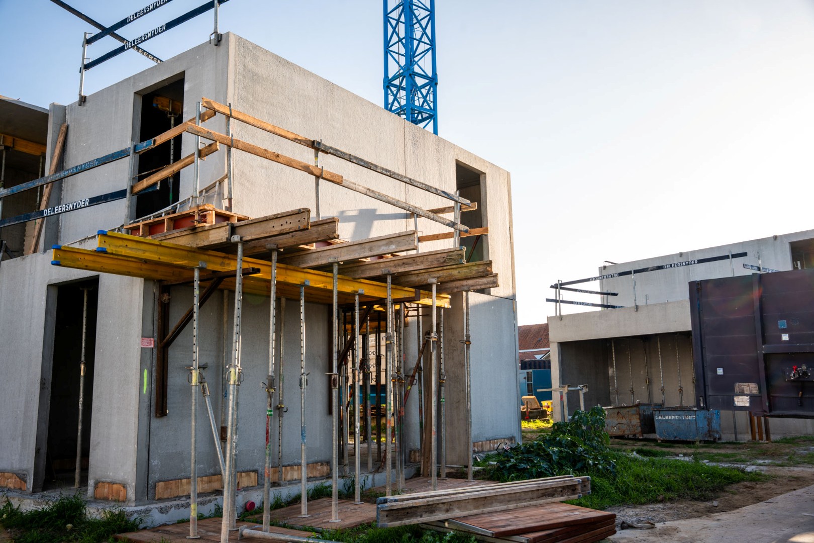 Halfopen nieuwbouwwoning met carport en tuin op 371m² 