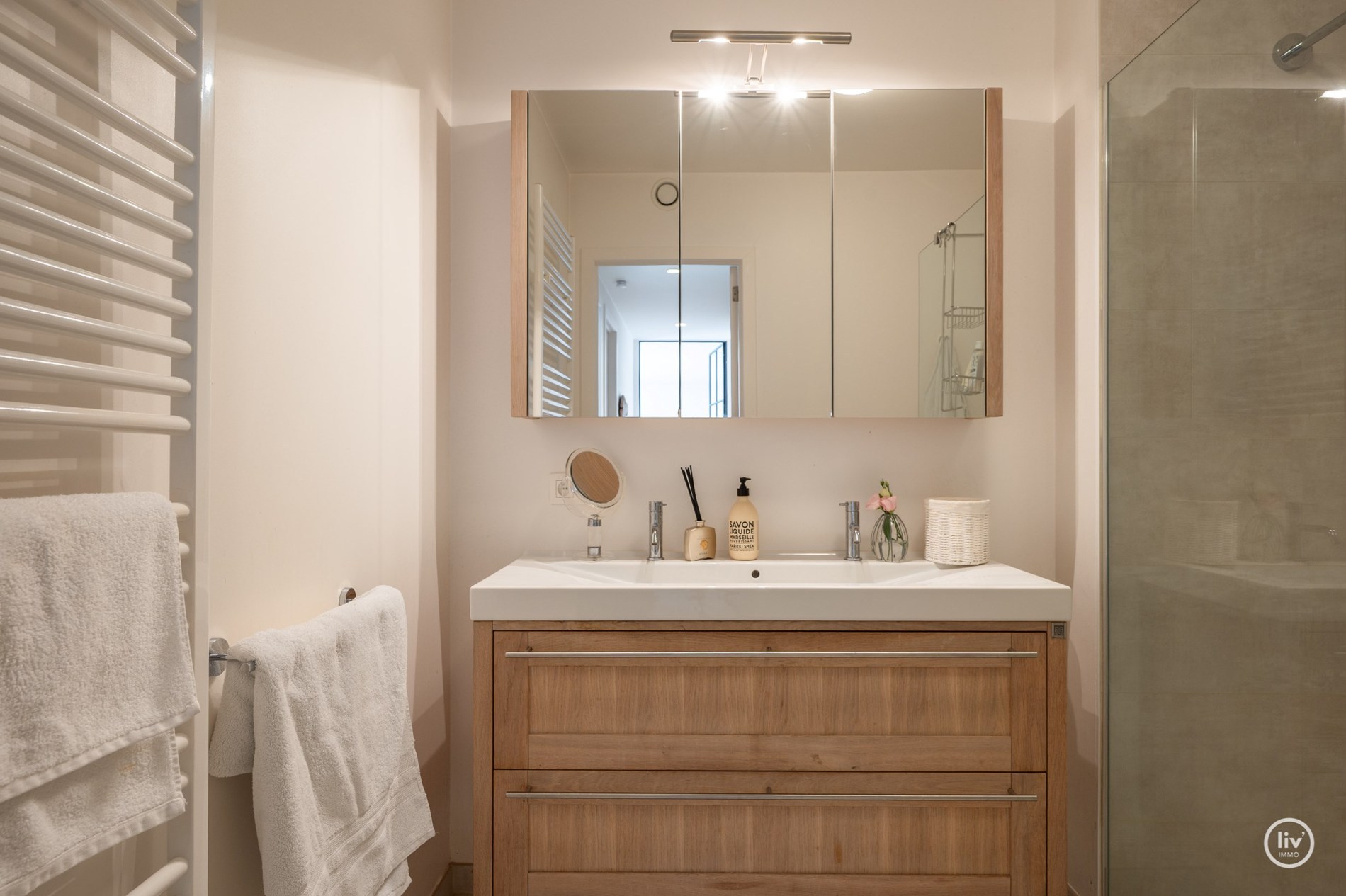 Appartement moderne avec 2 chambres à coucher complètes et de grandes terrasses orientées au sud situé à Duinenwater. 