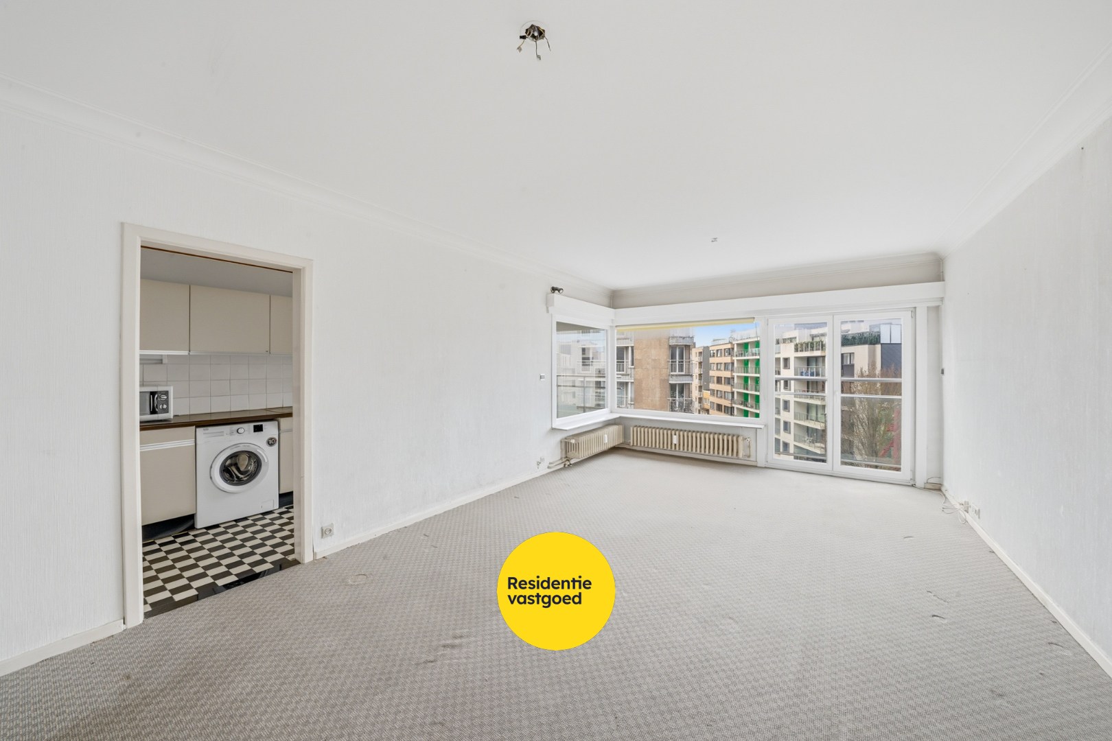 Op te frissen 2-slaapkamerappartement met open zicht te Oostende 