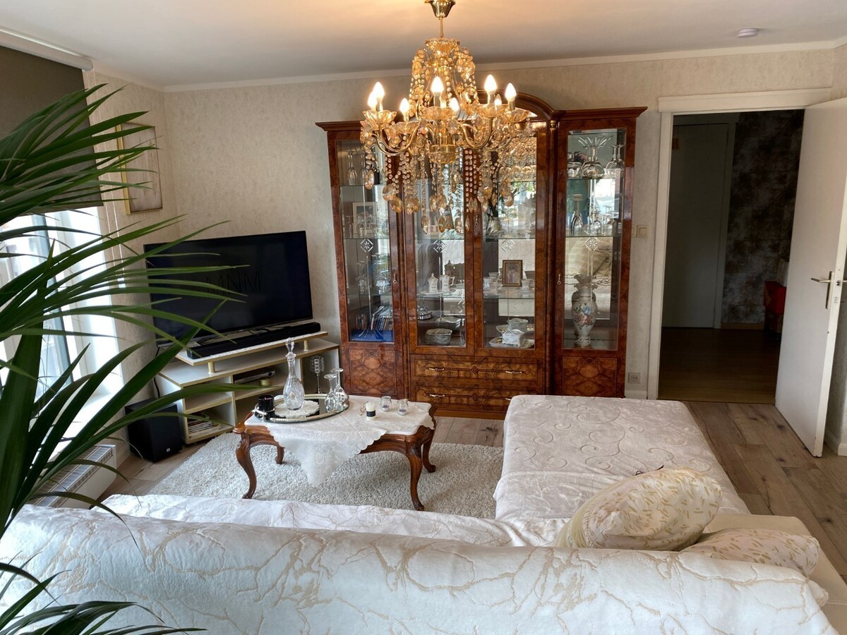 Ruim en lichtrijk appartement. 