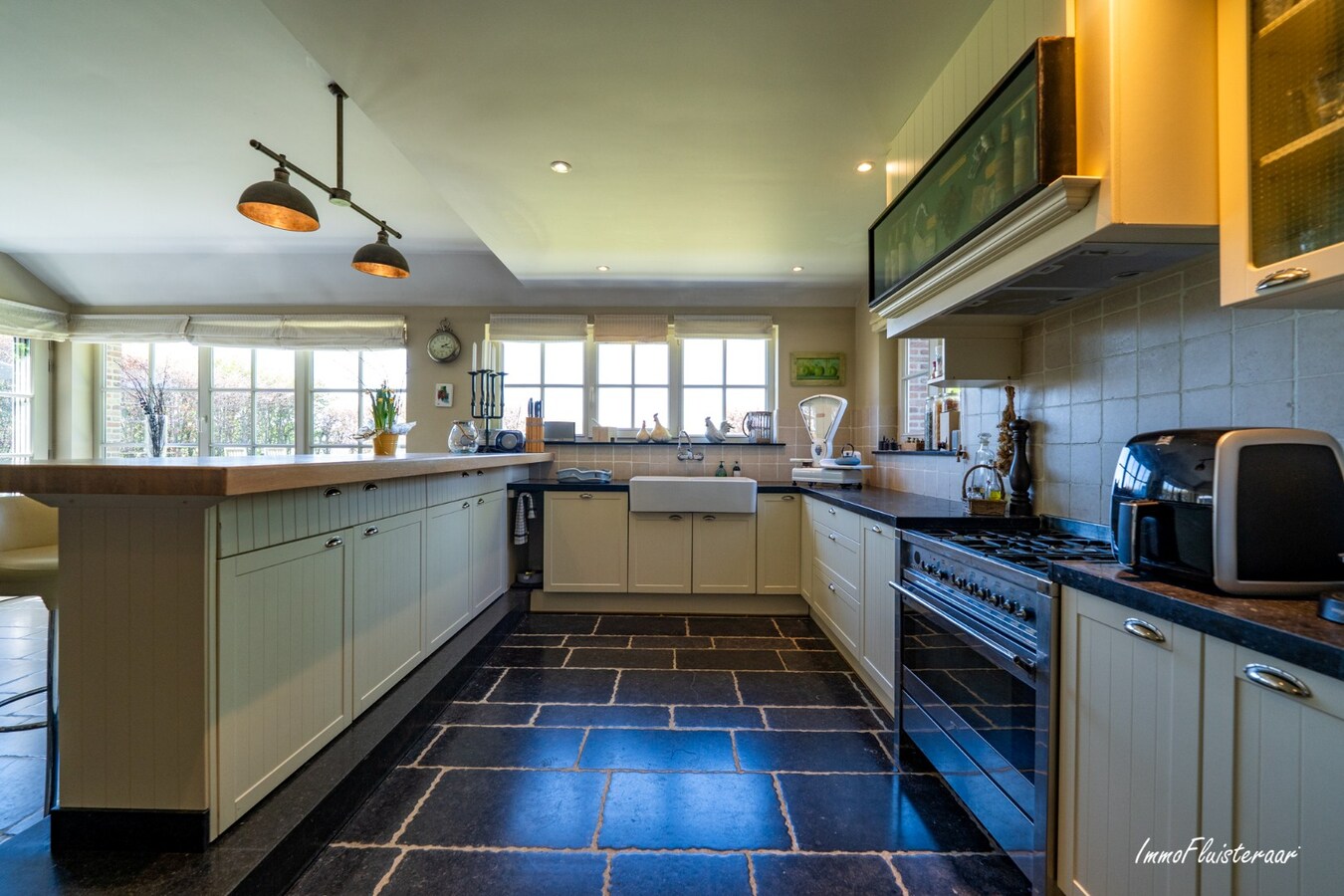 Prachtige woning met paardenfaciliteiten in rustige omgeving op ca. 9.983 m² te Berlaar (met optie aankoop aanpalende weides op ca.12.966 m²) 