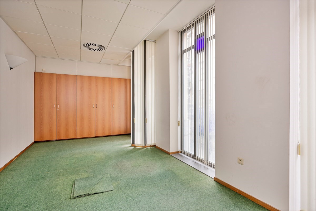 Burgerhuis 'Den Golden Naegel' - aan de Markt - lift - overdekte parking - IN PRIJS VERLAAGD! 