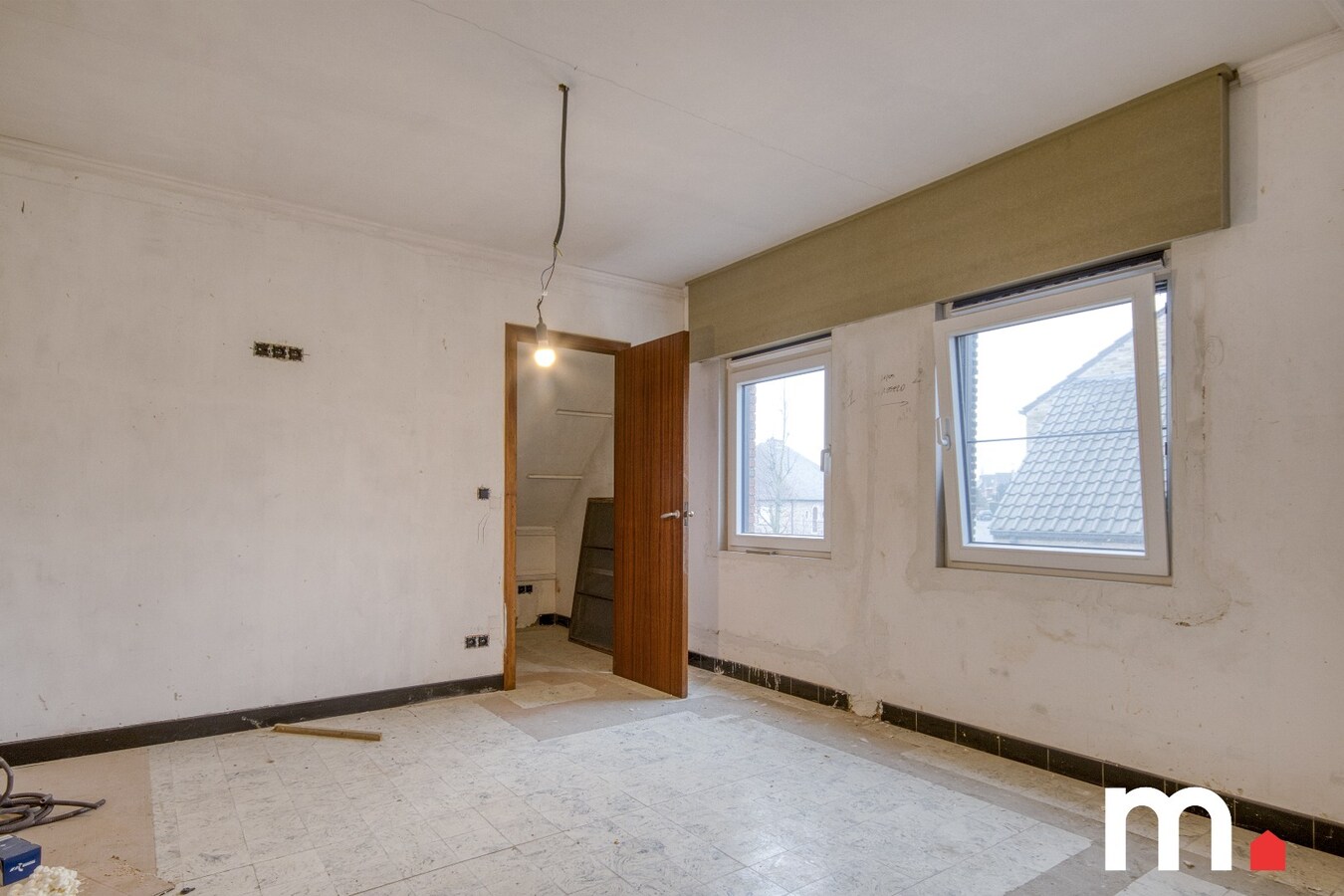 Halfopen bebouwing op 695 m2 met grote tuin en atelier te Lendelede ! 