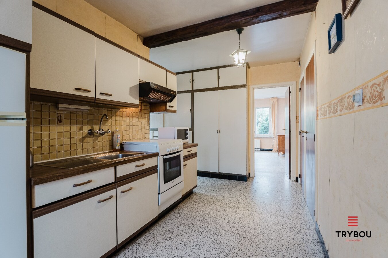 Alleenstaande woning op een ruim perceel van 2270 m² met rustige ligging te Langemark 