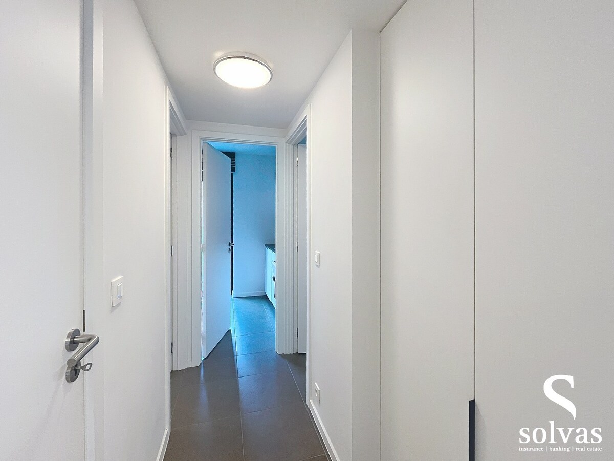 Commercieel kantoor op toplocatie in Aalter met 5 bureau ruimtes 