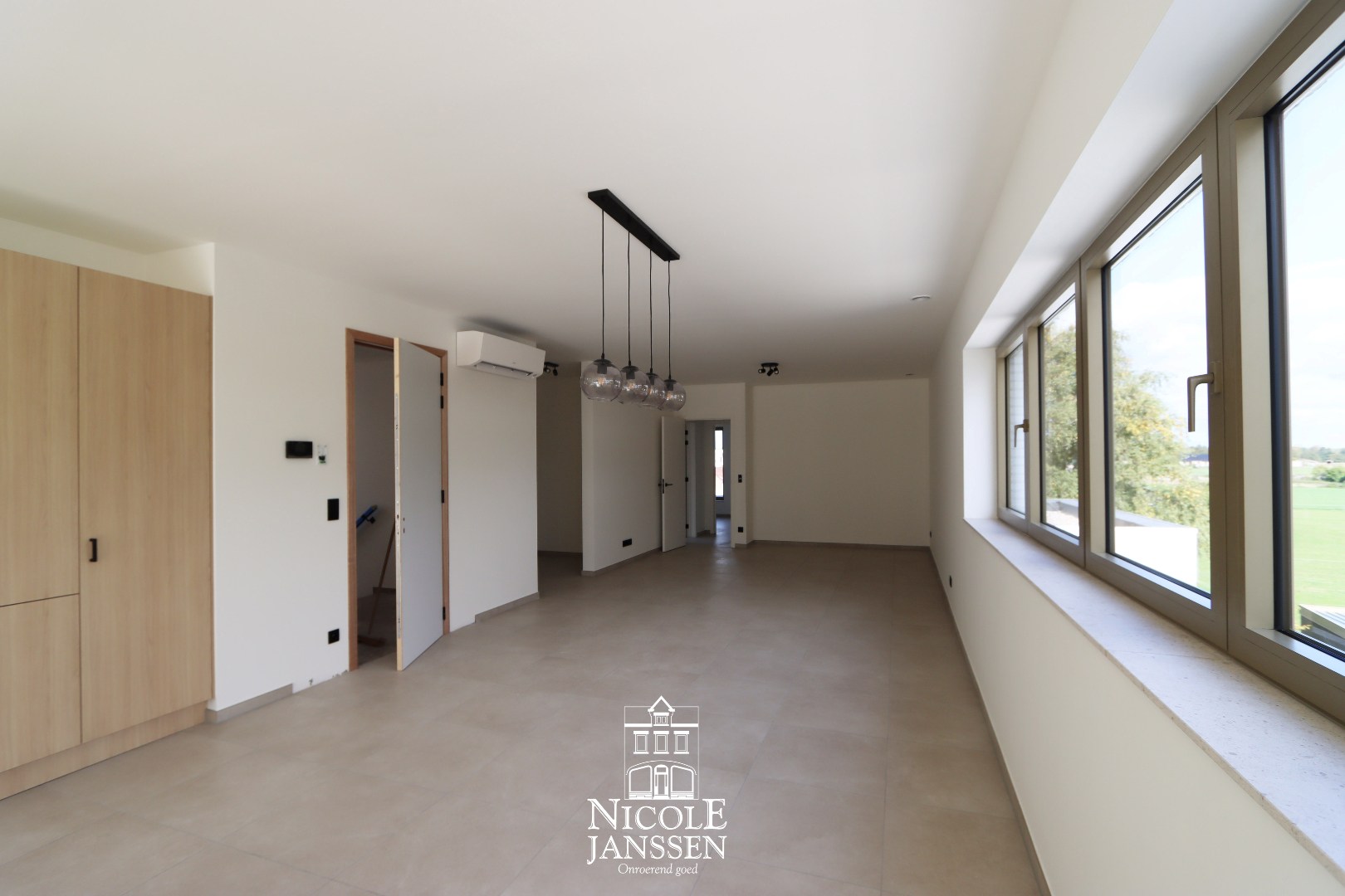 Penthouse met twee autostandplaatsen 