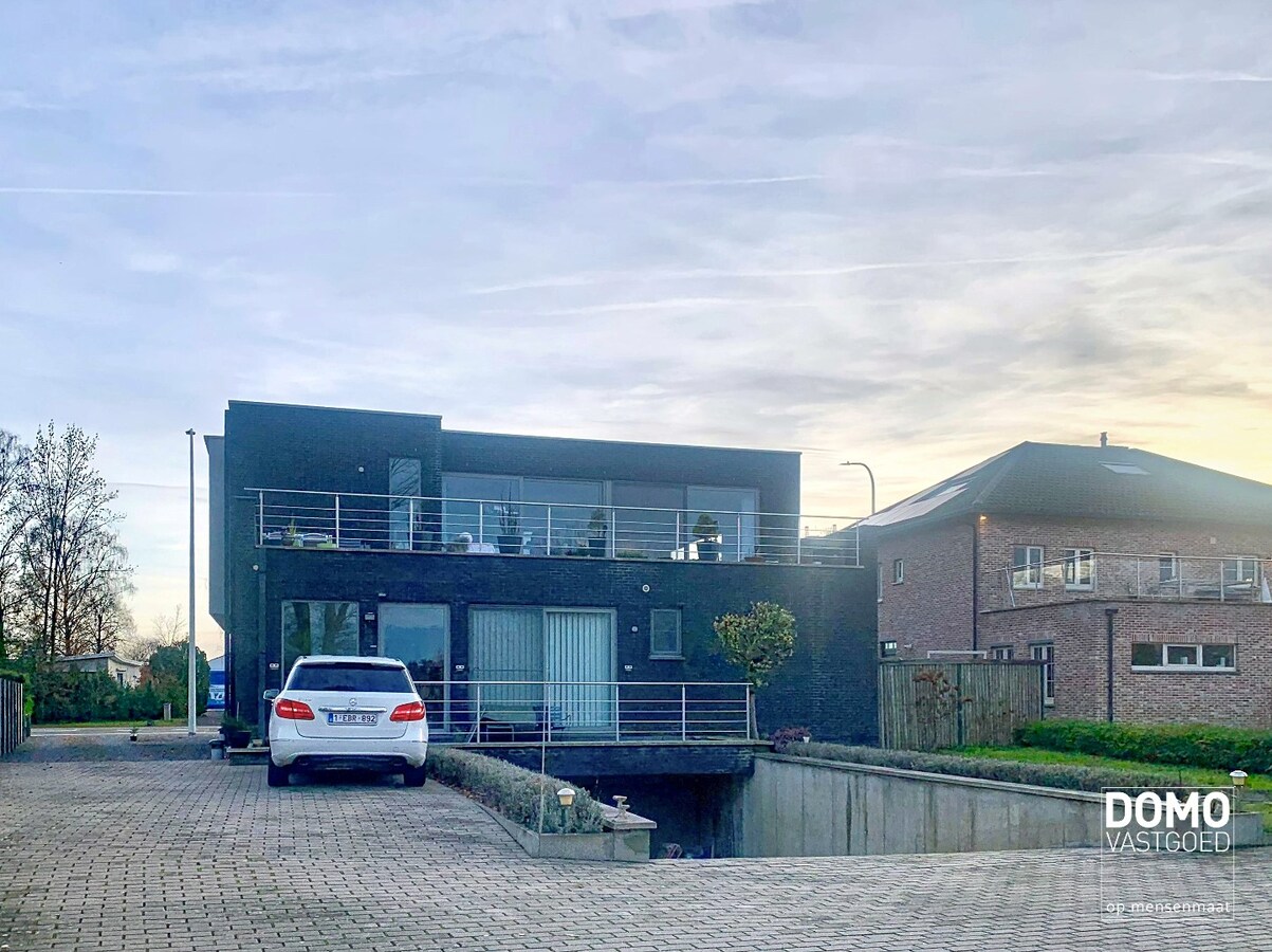 COMMERCIEEL PAND MET RUIM APPARTEMENT OP ZICHTBARE LOCATIE IN HERK-DE-STAD 