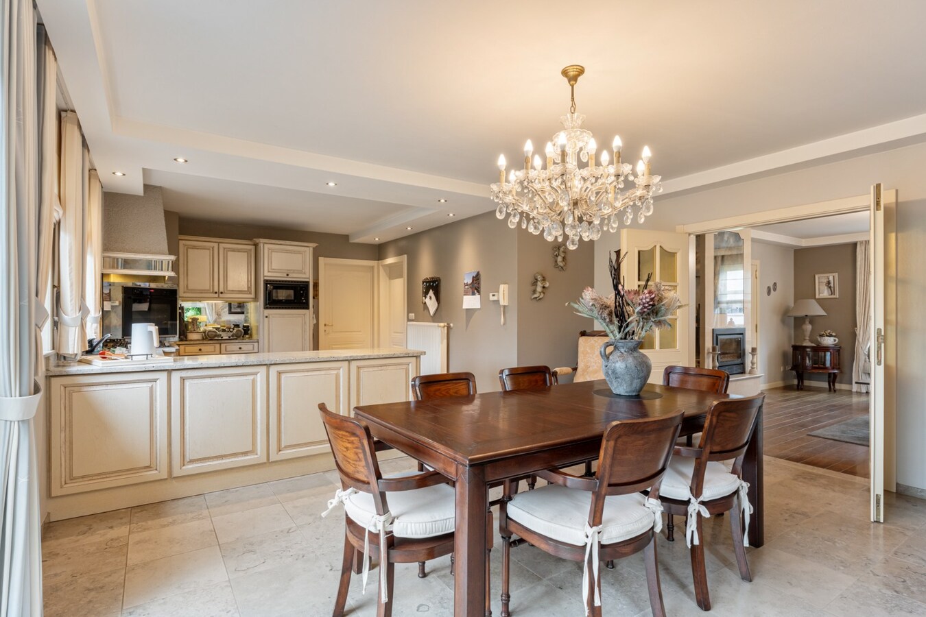 Stijlvolle, goed afgewerkte woning op een perceel van 6a32ca op een rustige locatie te Kinrooi! 
