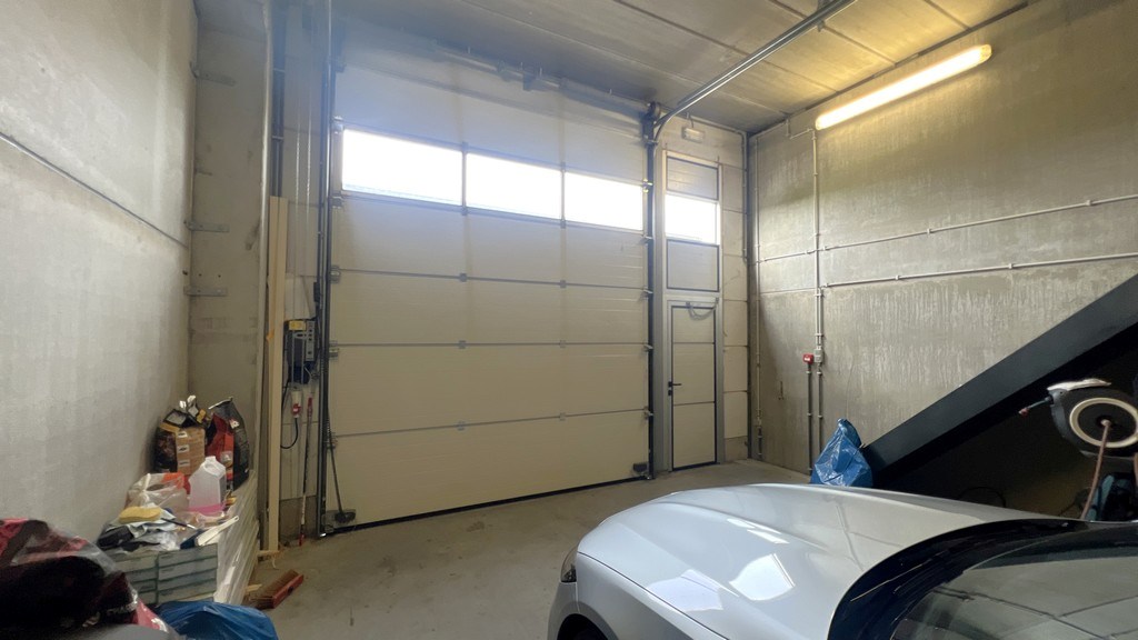 Bedrijfsunits te huur vlakbij Ovaal van Wippelgem in Evergem