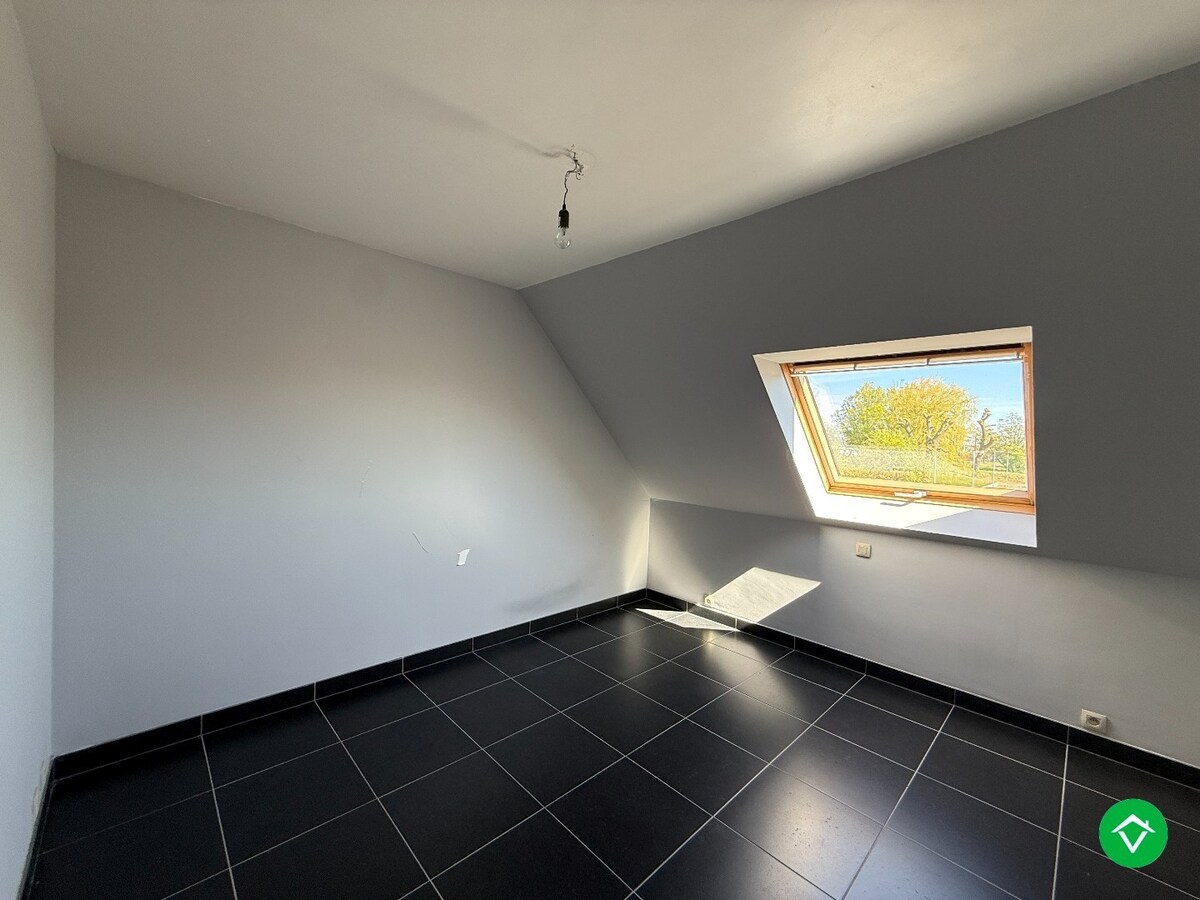 Duplexappartement met twee slaapkamers, zonneterras en parking te Moorslede 