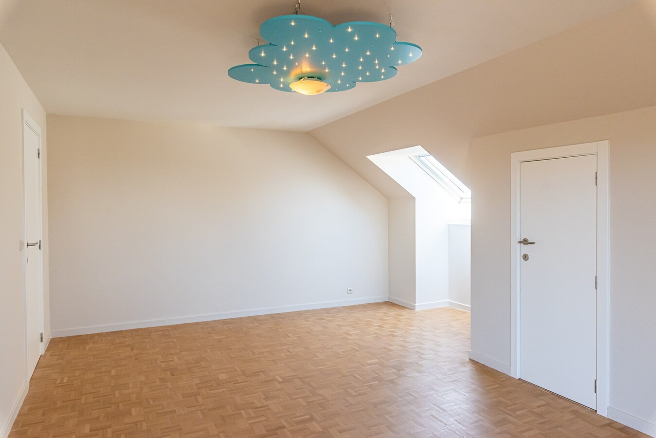 Stijlvol gerenoveerde woning in residentiële wijk op 1254 m² 