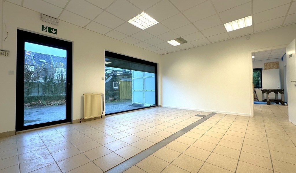 Lichtrijke kantoren te huur aan Nijverheidskaai in Gent