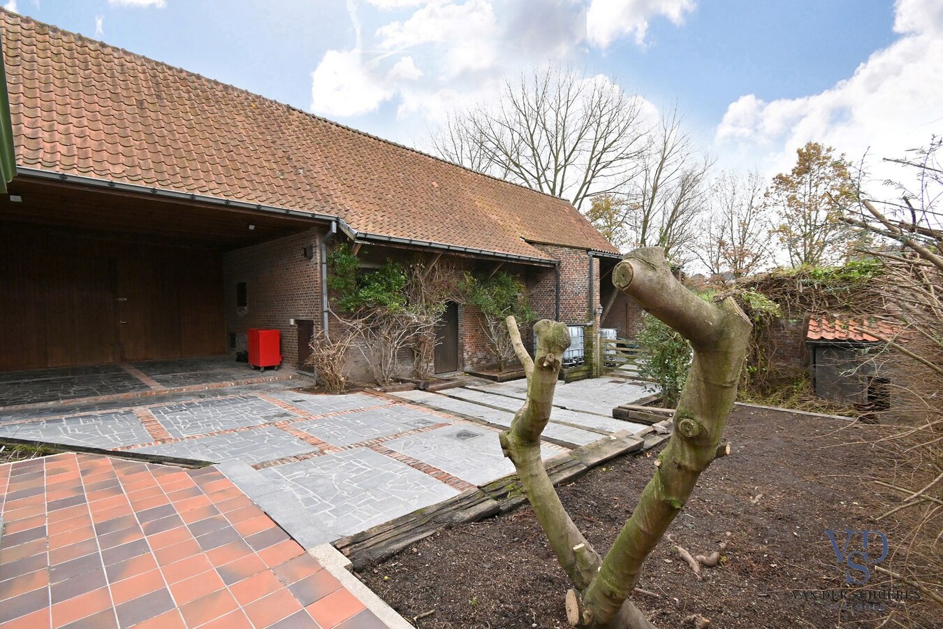Charmante hoeve met stallen 