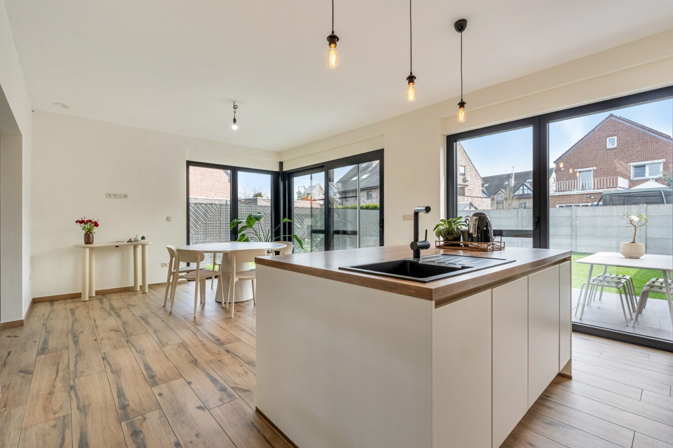 UNIEK VASTGOEDAANBOD! Kwaliteitsvolle pastorijwoning met duurzame technieken en uitzonderlijk wooncomfort 