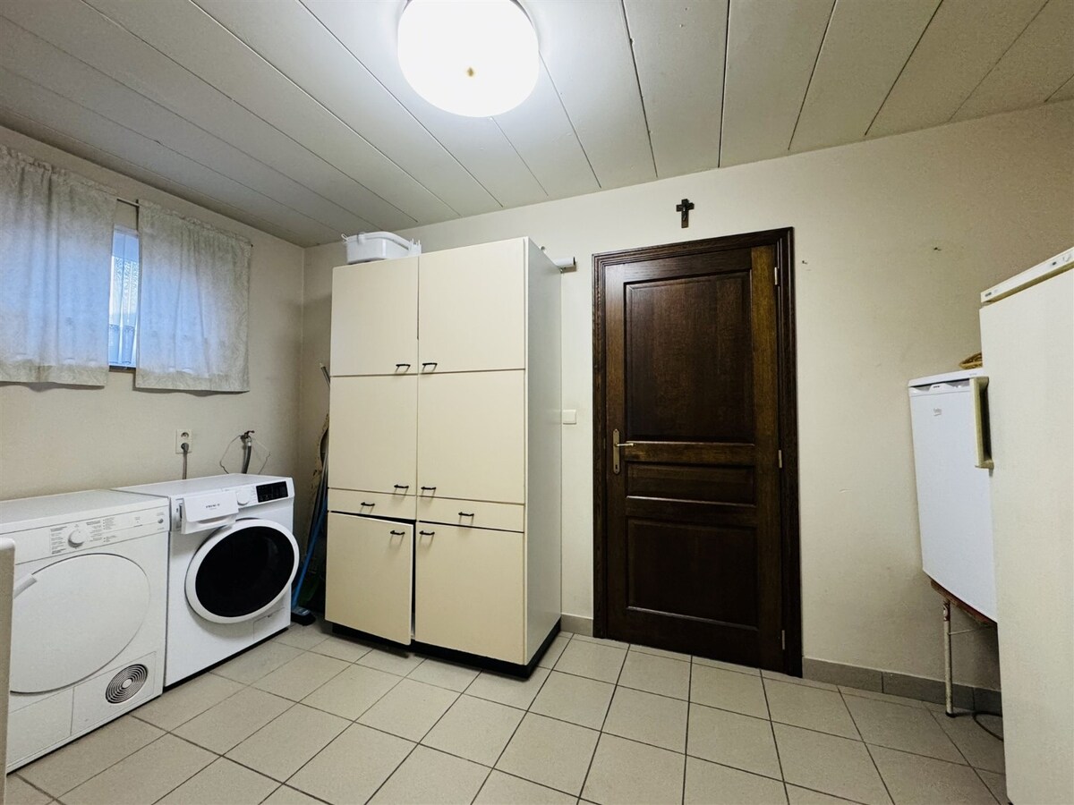 Unieke hoeve met woonst, 3 appartementen en paardenstallen op een ruim perceel van ca 1,2ha te Dilsen-Stokkem 