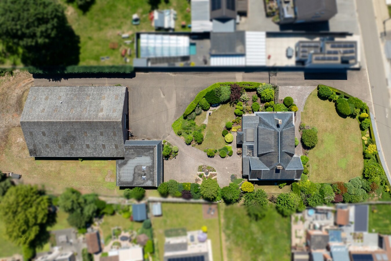 Ruime woning met loods op ca. 1ha te Lummen 