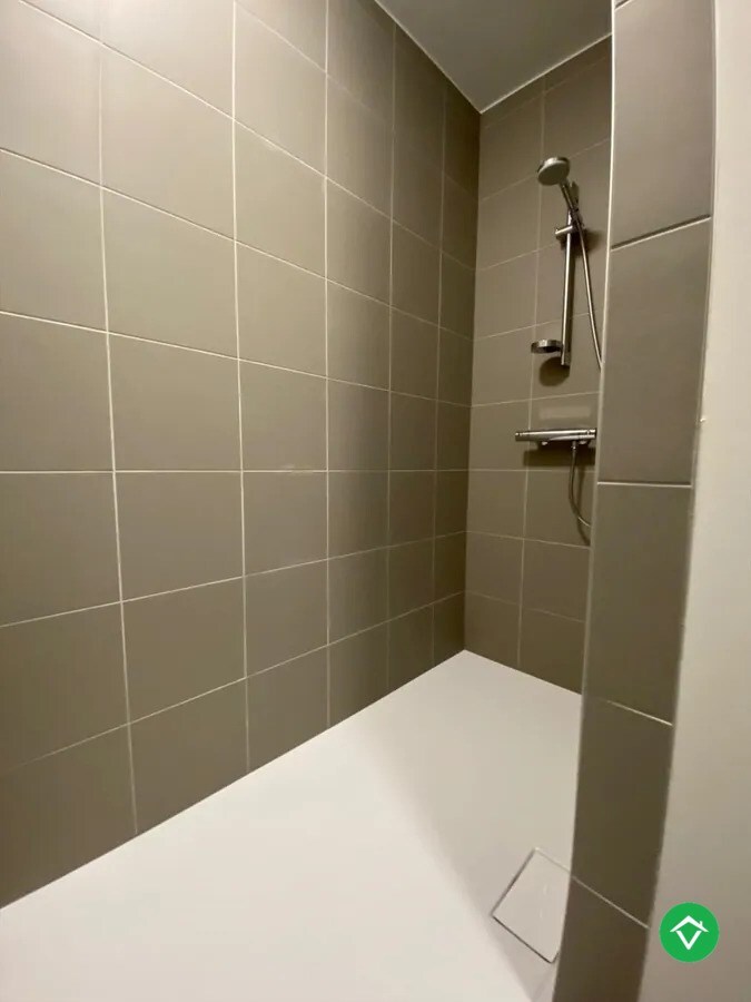 Ruime nieuwbouw woning met 3 slaapkamers, tuin  met tuinhuis en garage te Kortemark 