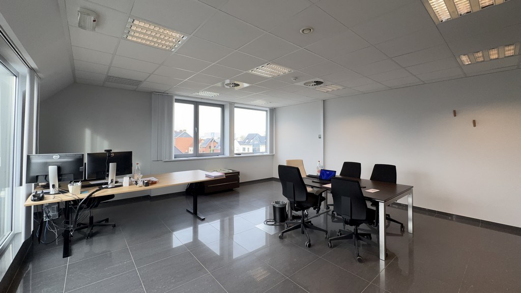 Ingedeelde kantoorruimte te huur in Aalter