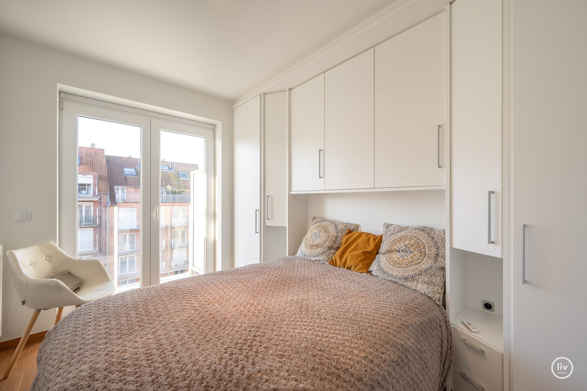 Non meublé - Appartement récent avec une belle largeur de façade situé au centre de la Lippenslaan à Knokke. 
