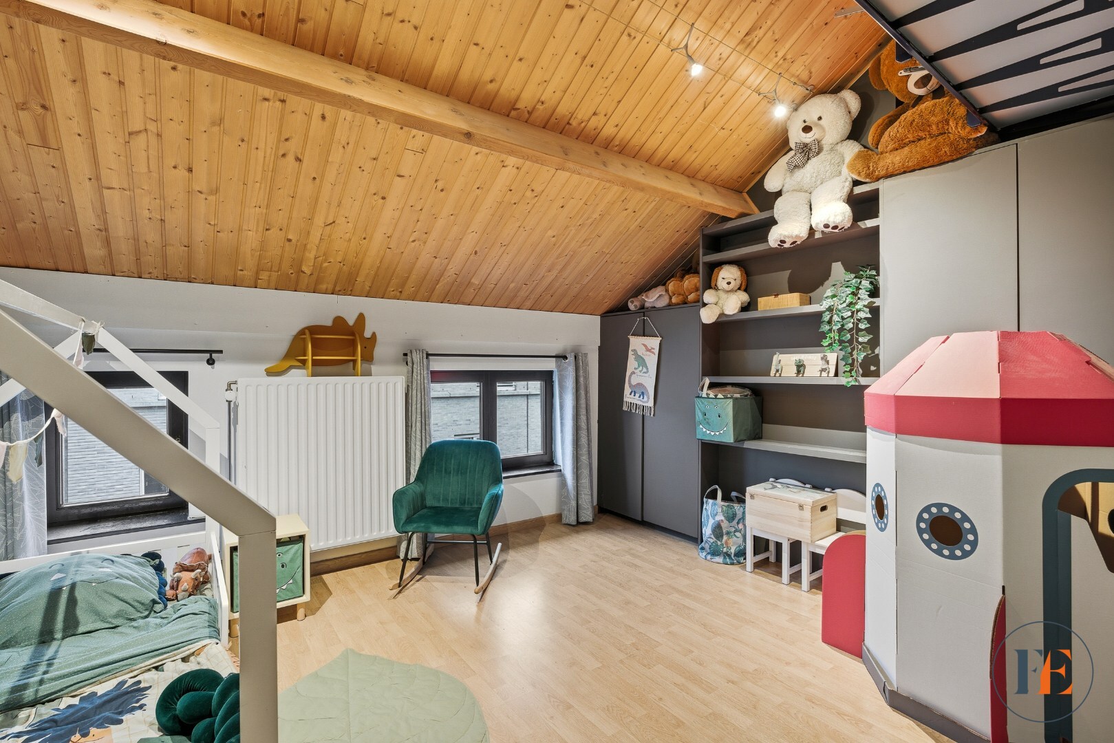 Gezellige eengezinswoning met buitenruimte met INSTELPRIJS 