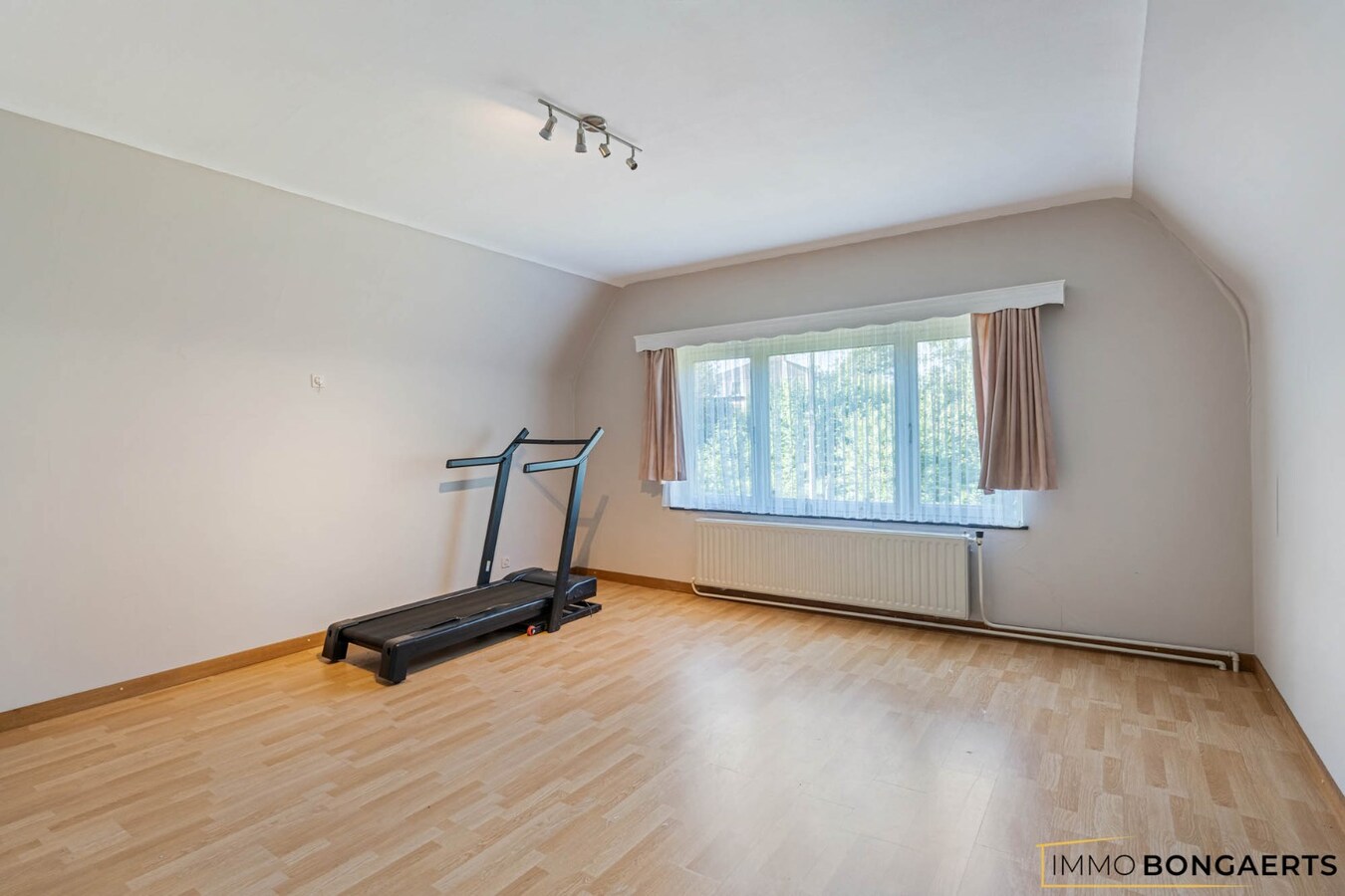 Rustig gelegen woning op een groot perceel 