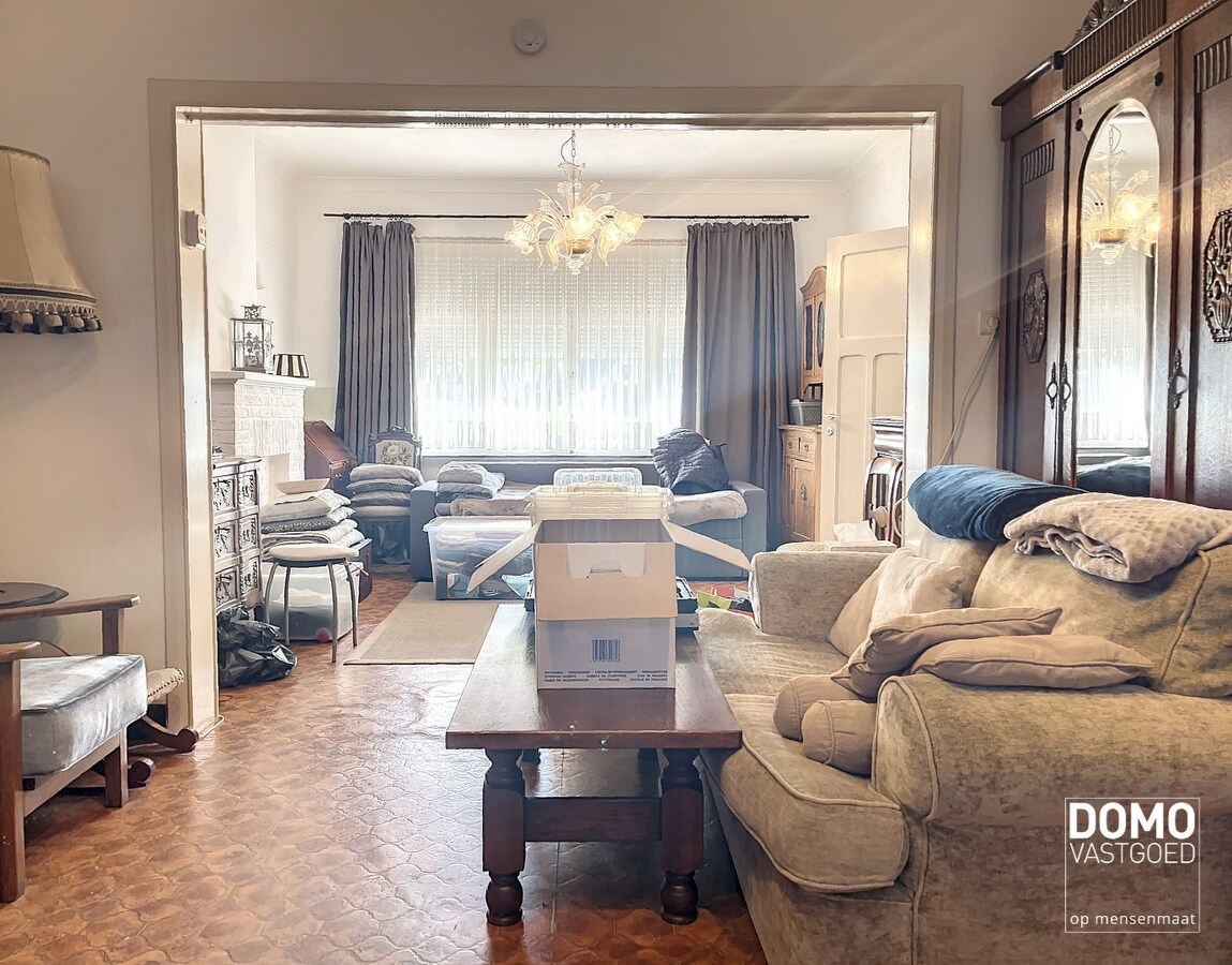 Te renoveren woning met tuin en terras in Hasselt, 2 slaapkamers, bouwjaar 1948. 