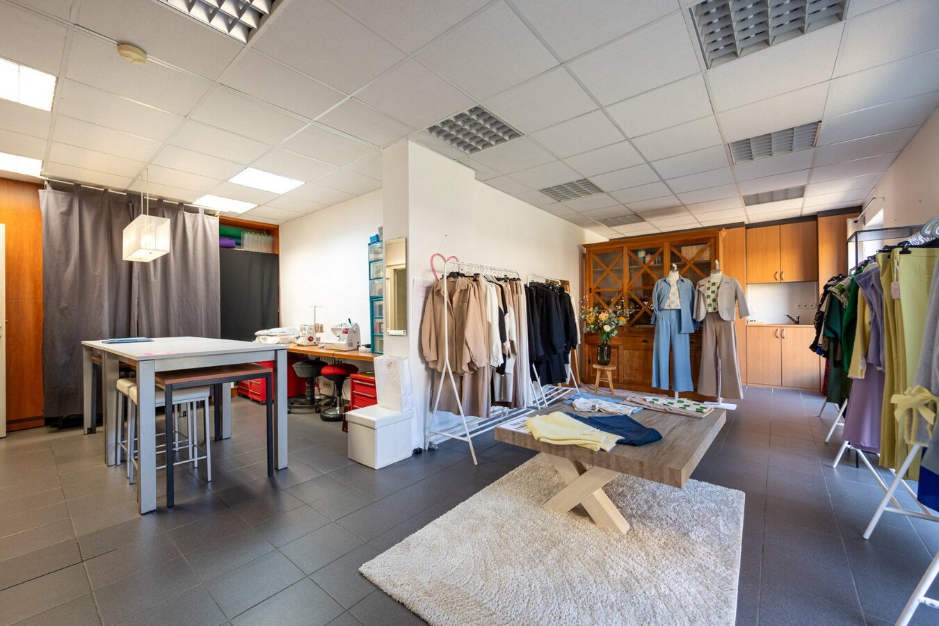 Prachtige villa met 3 slaapkamers en praktijk/kangoeroewoning met ZW-tuin op 1.892 m² 