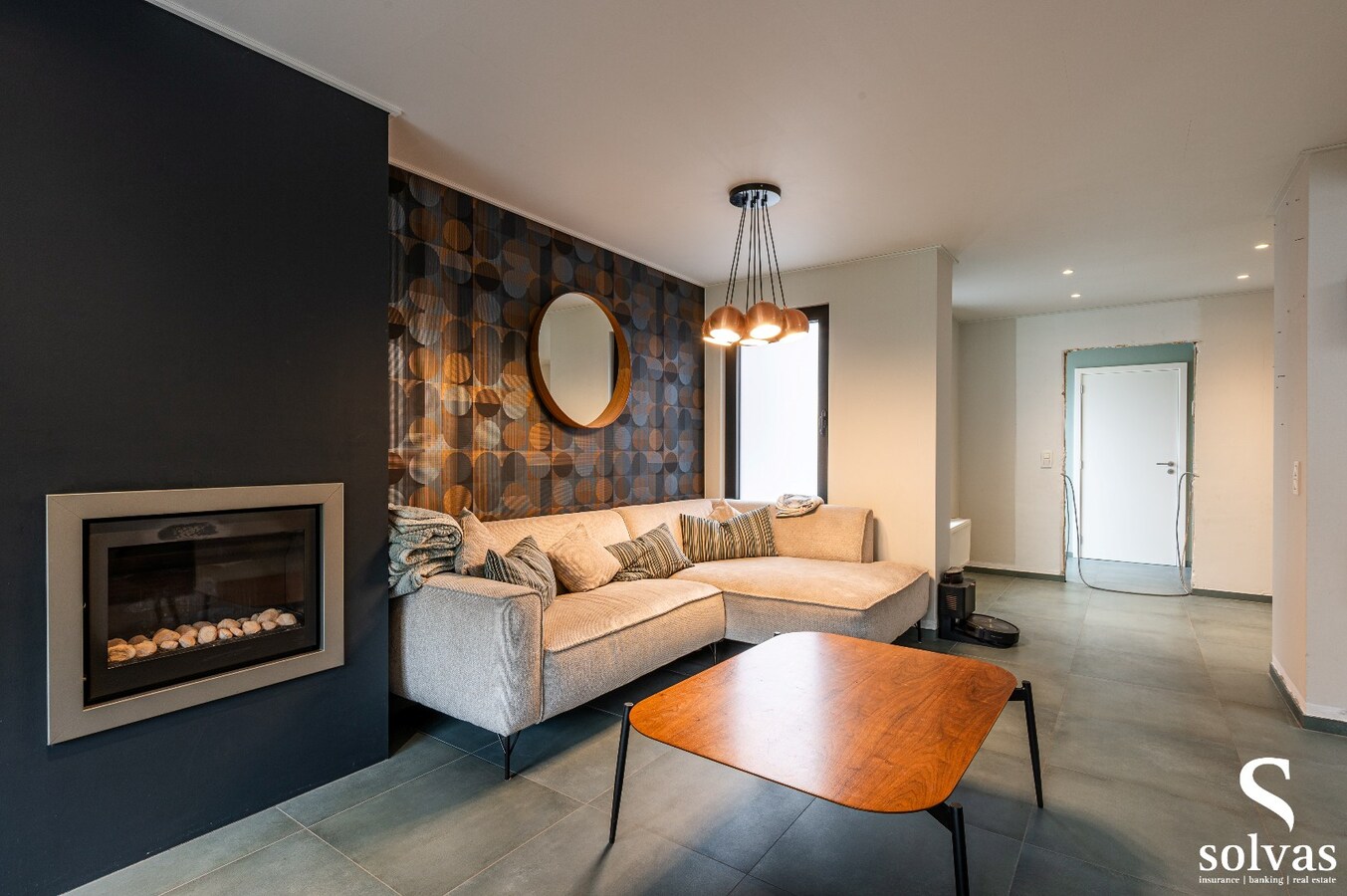 Halfopen gezinswoning met 4 slaapkamers, garage en zonnepanelen – Eeklo 