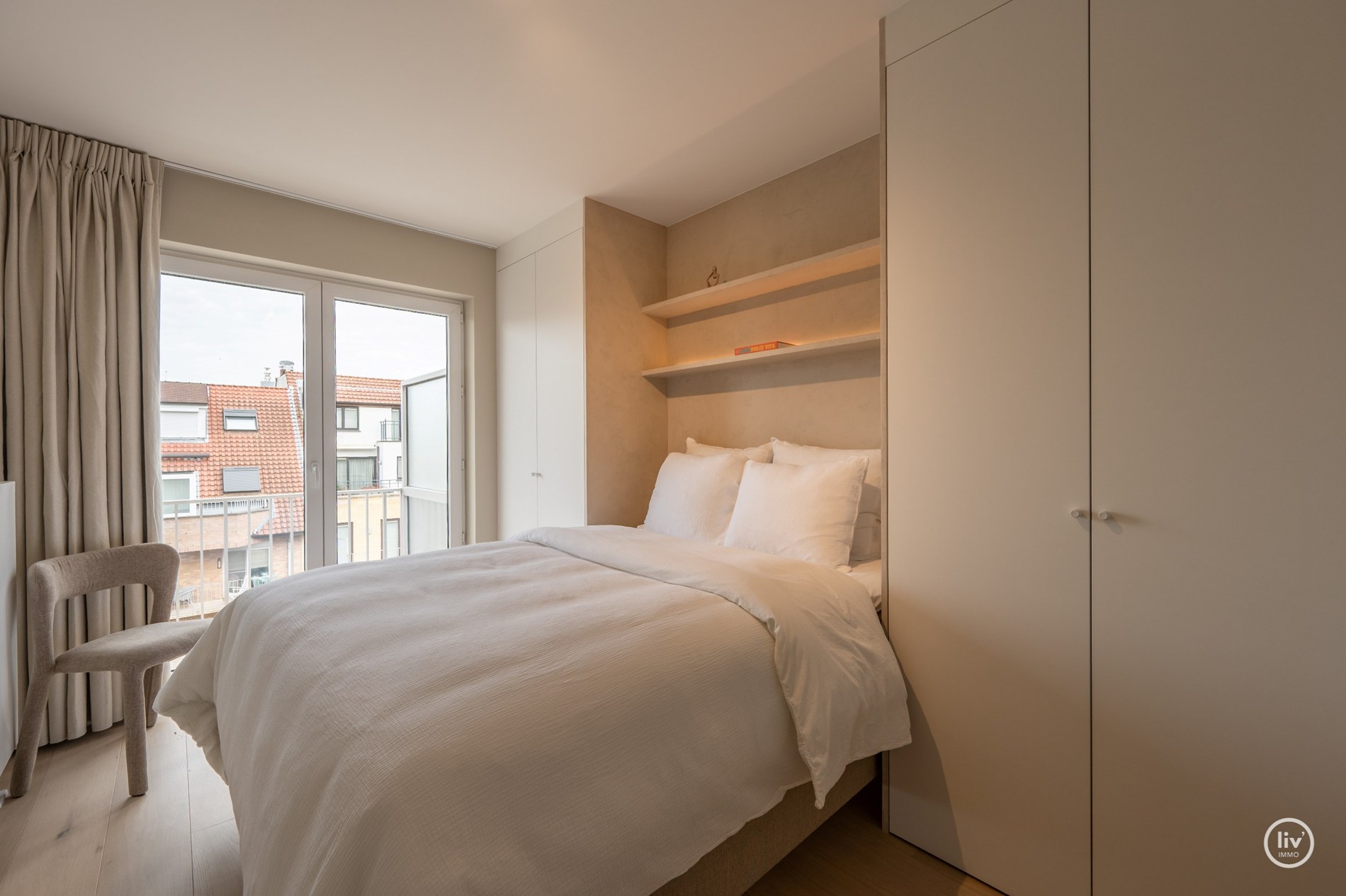 Appartement entièrement rénové et élégant au cœur de Knokke dans la Lippenslaan. 