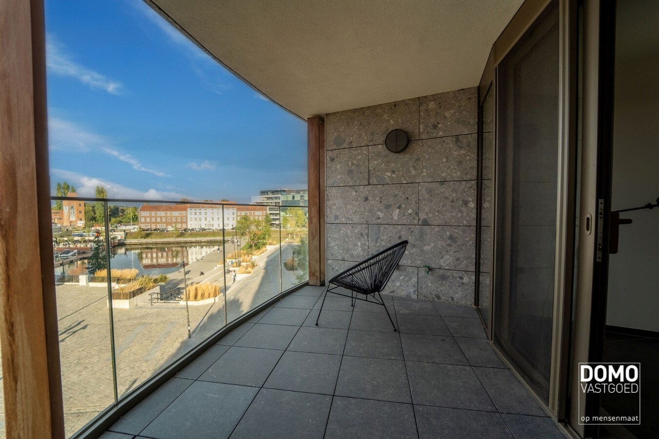 APPARTEMENT MET PRACHTIG TERRAS, 2 SLAAPKAMERS EN AUTOSTANDPLAATS TE KOOP AAN QUARTIER BLUE, HASSELT 