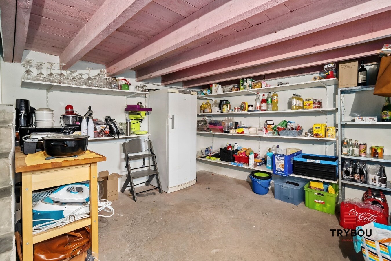 Uiterst ruime woning op het 'Stationsplein' in Merkem 