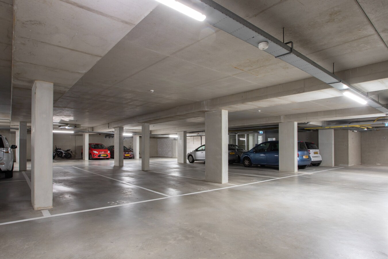 Instapklaar en modern appartement met erfpacht in hartje Bladel – mét eigen parkeerplaats en berging! 