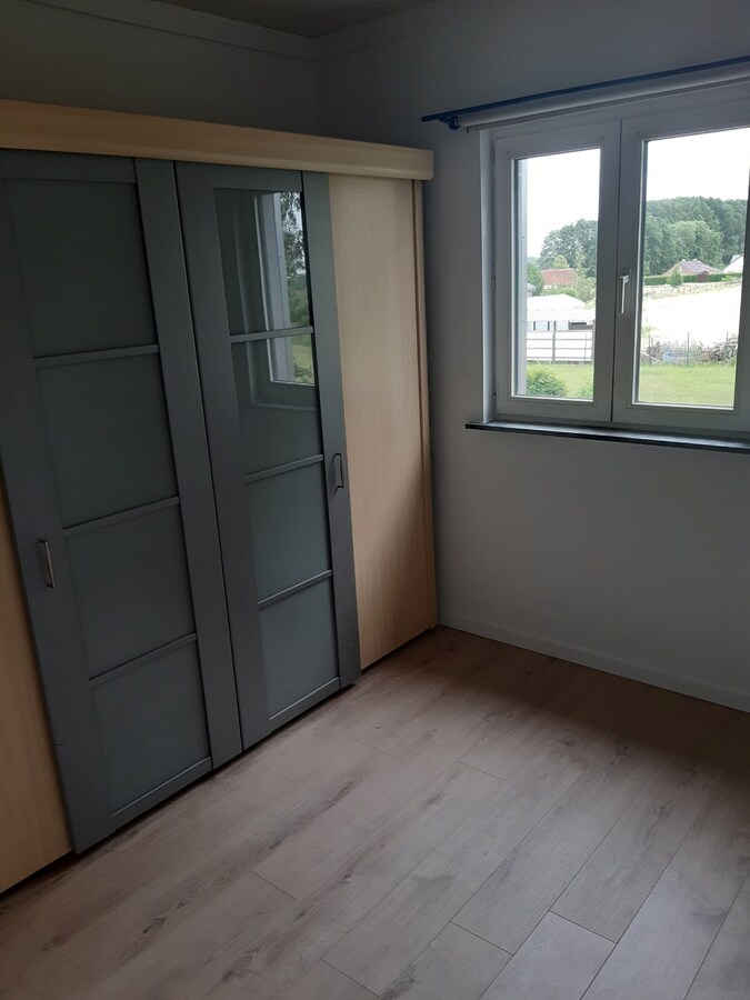 Degelijk appartement (1° verdieping). 