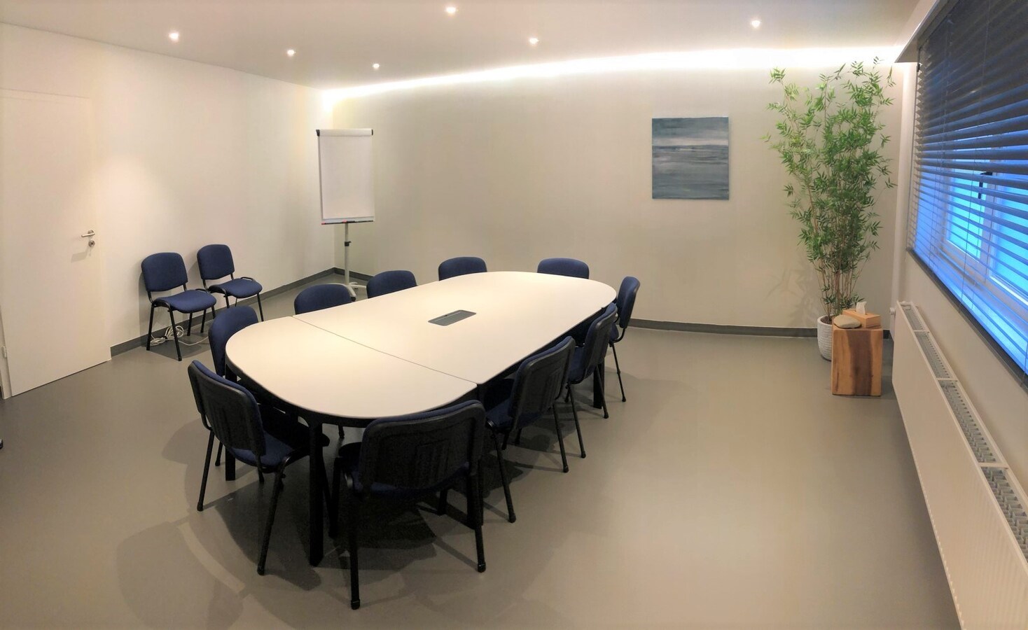 Centraal gelegen handelspand op een zichtlocatie vlakbij het centrum - Heist 